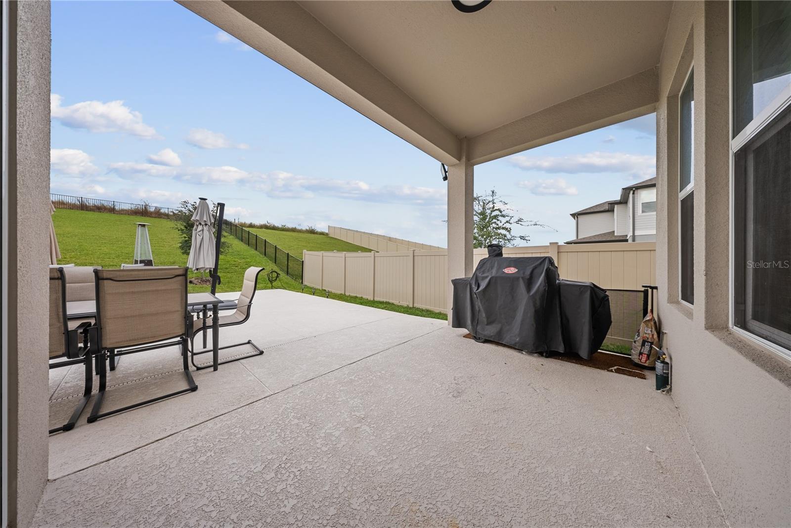 Image 37 of 72 For 16025 Silver Brook Way