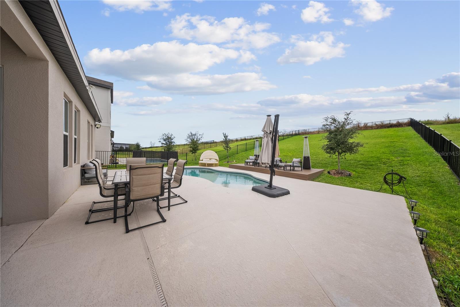 Image 40 of 72 For 16025 Silver Brook Way