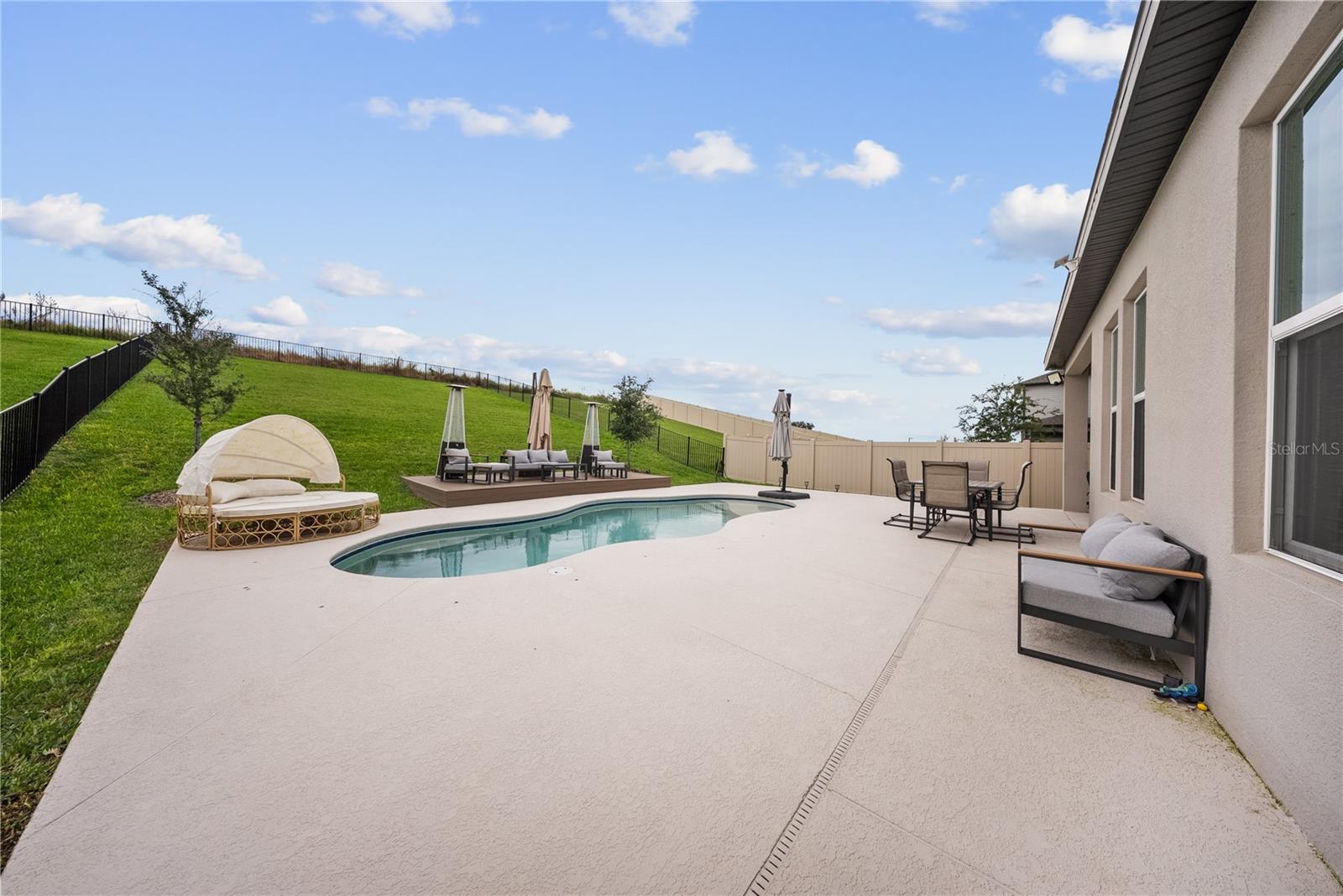 Image 43 of 72 For 16025 Silver Brook Way