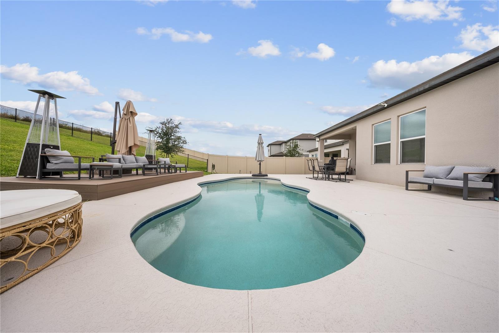 Image 46 of 72 For 16025 Silver Brook Way