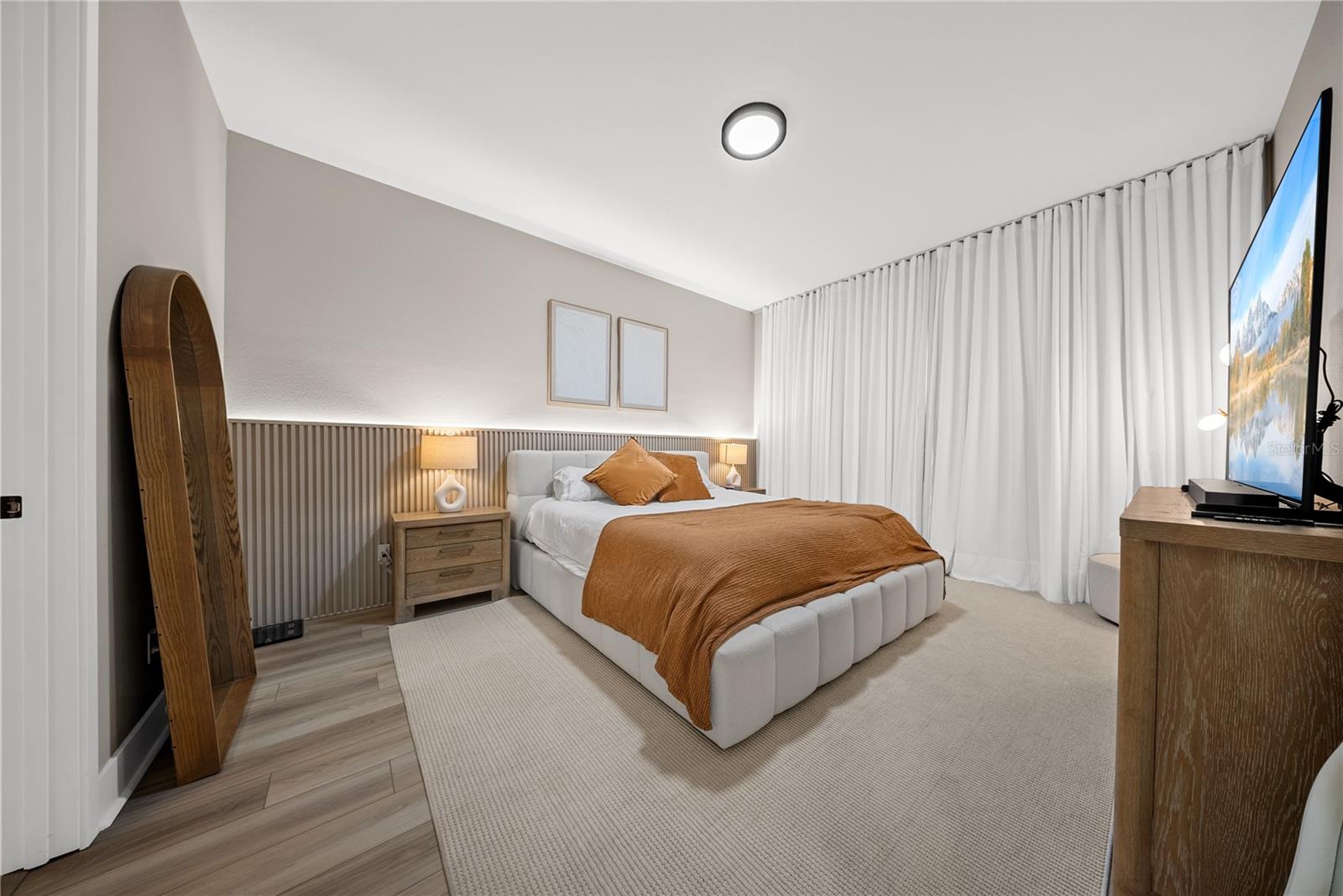 Image 7 of 72 For 16025 Silver Brook Way