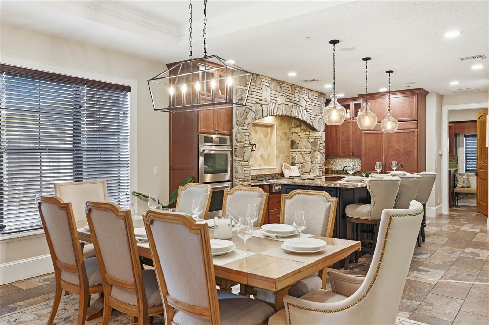 Image 18 of 82 For 713 Main Street