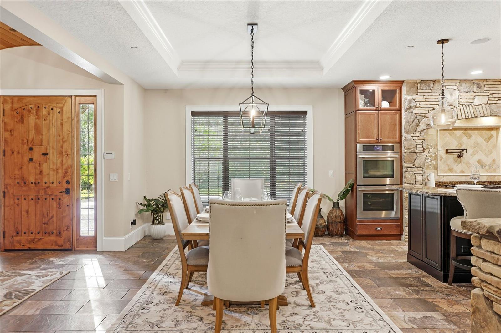 Image 19 of 82 For 713 Main Street