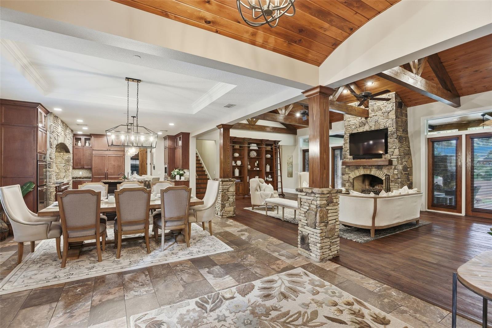 Image 21 of 82 For 713 Main Street