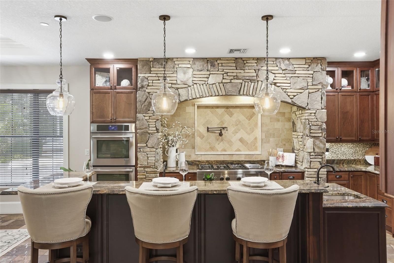 Image 23 of 82 For 713 Main Street