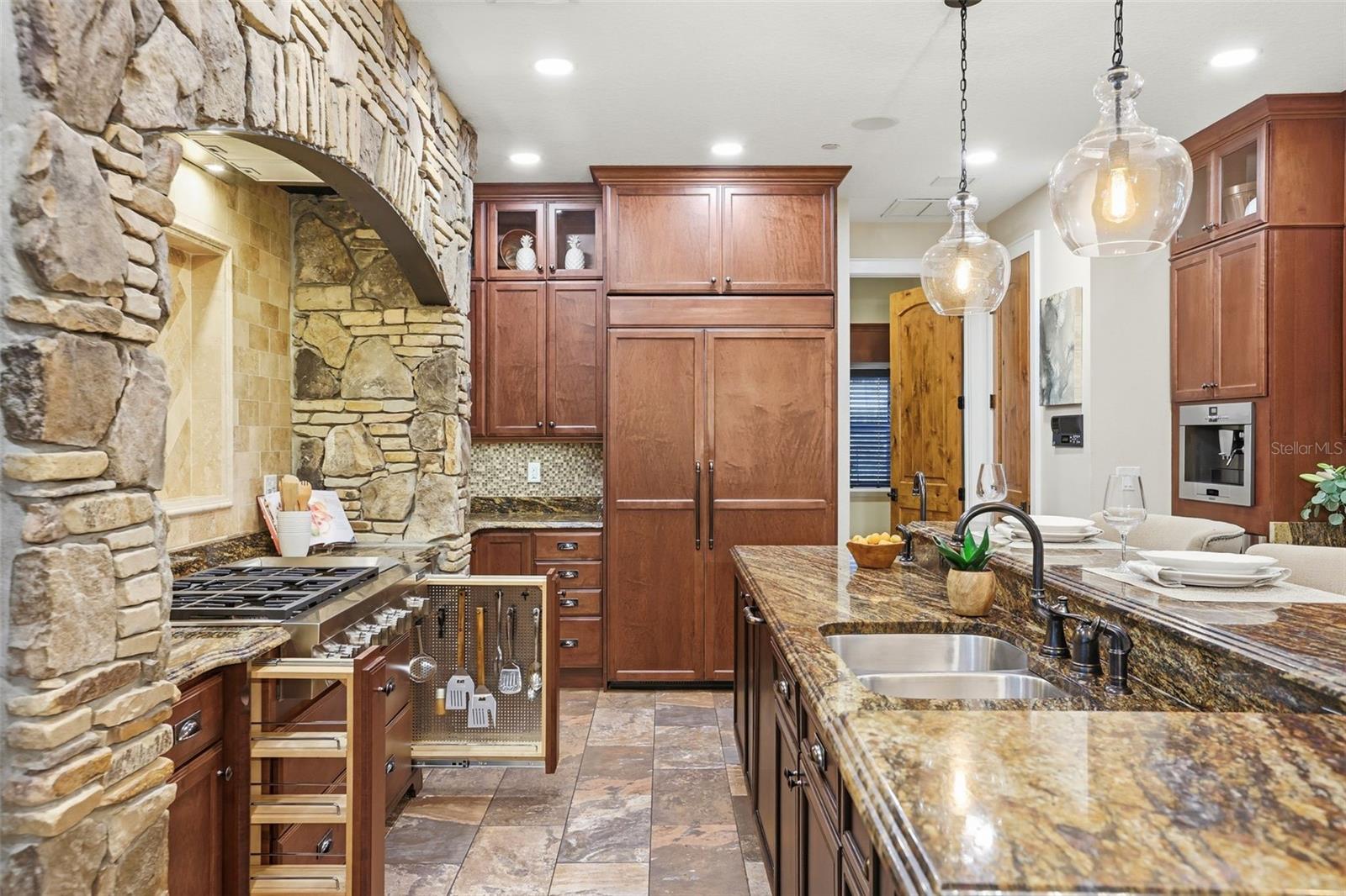 Image 24 of 82 For 713 Main Street