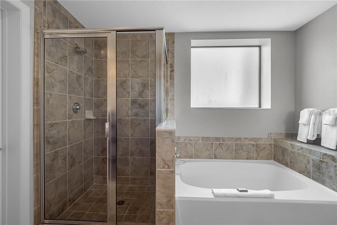 Image 17 of 36 For 14501 Grove Resort Avenue 2527