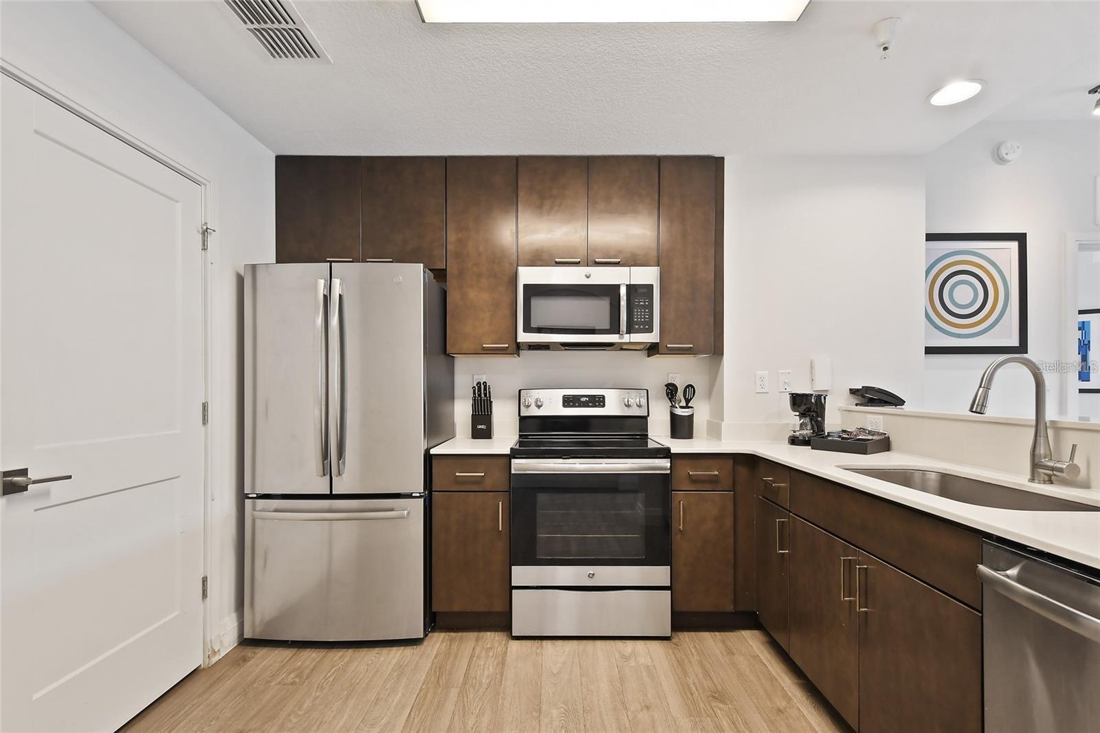 Image 8 of 36 For 14501 Grove Resort Avenue 2527