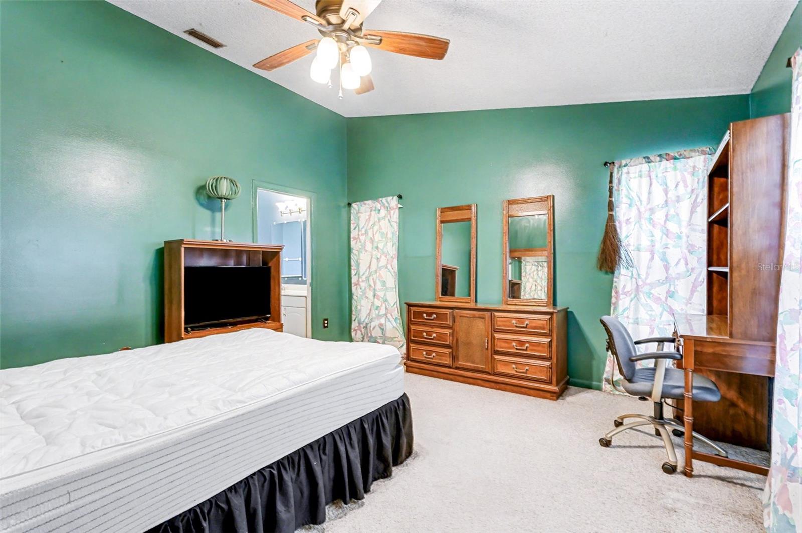 Image 17 of 35 For 709 Haryestor Avenue Sw