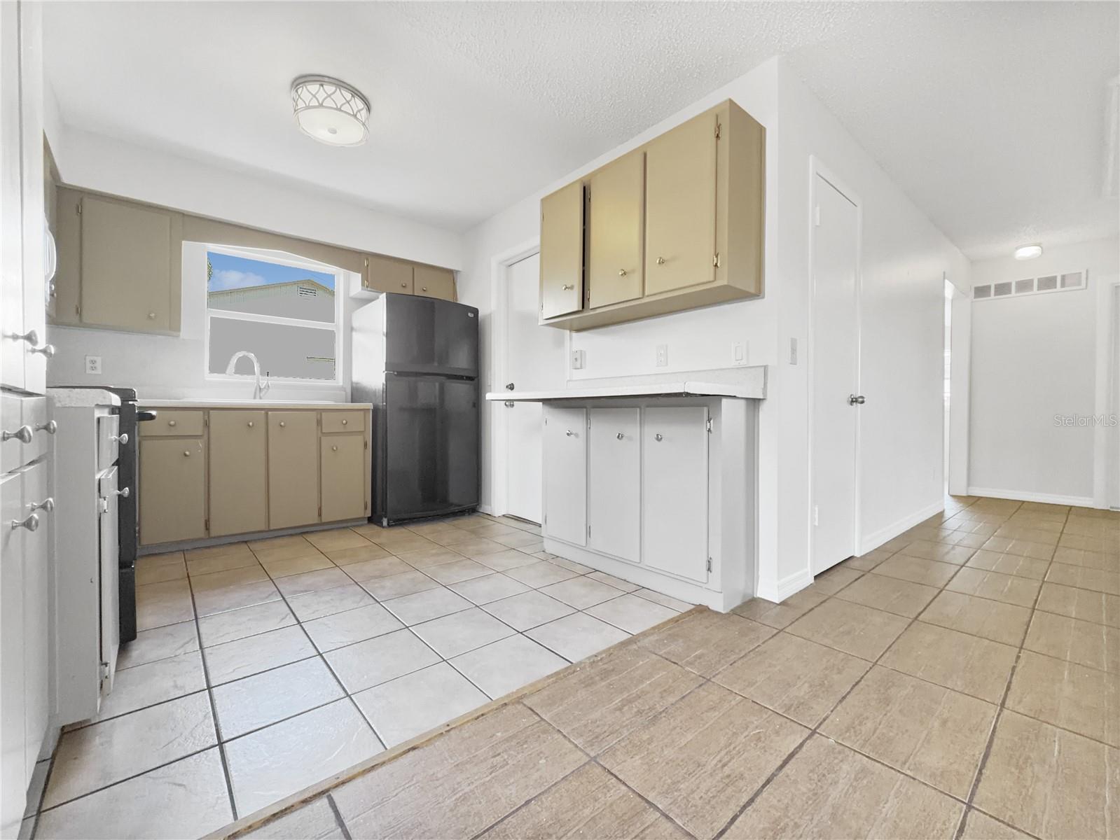 Listing photo id 12 for 510 Oakside Drive