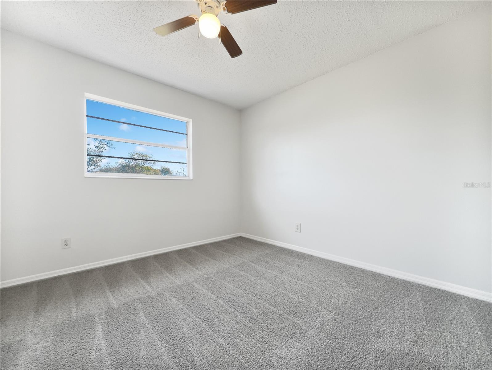 Listing photo id 21 for 510 Oakside Drive