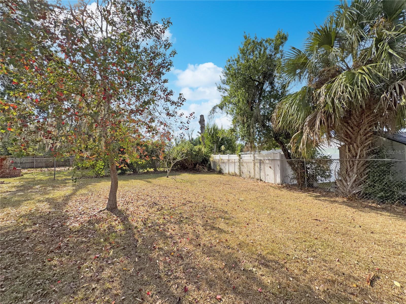 Listing photo id 22 for 510 Oakside Drive