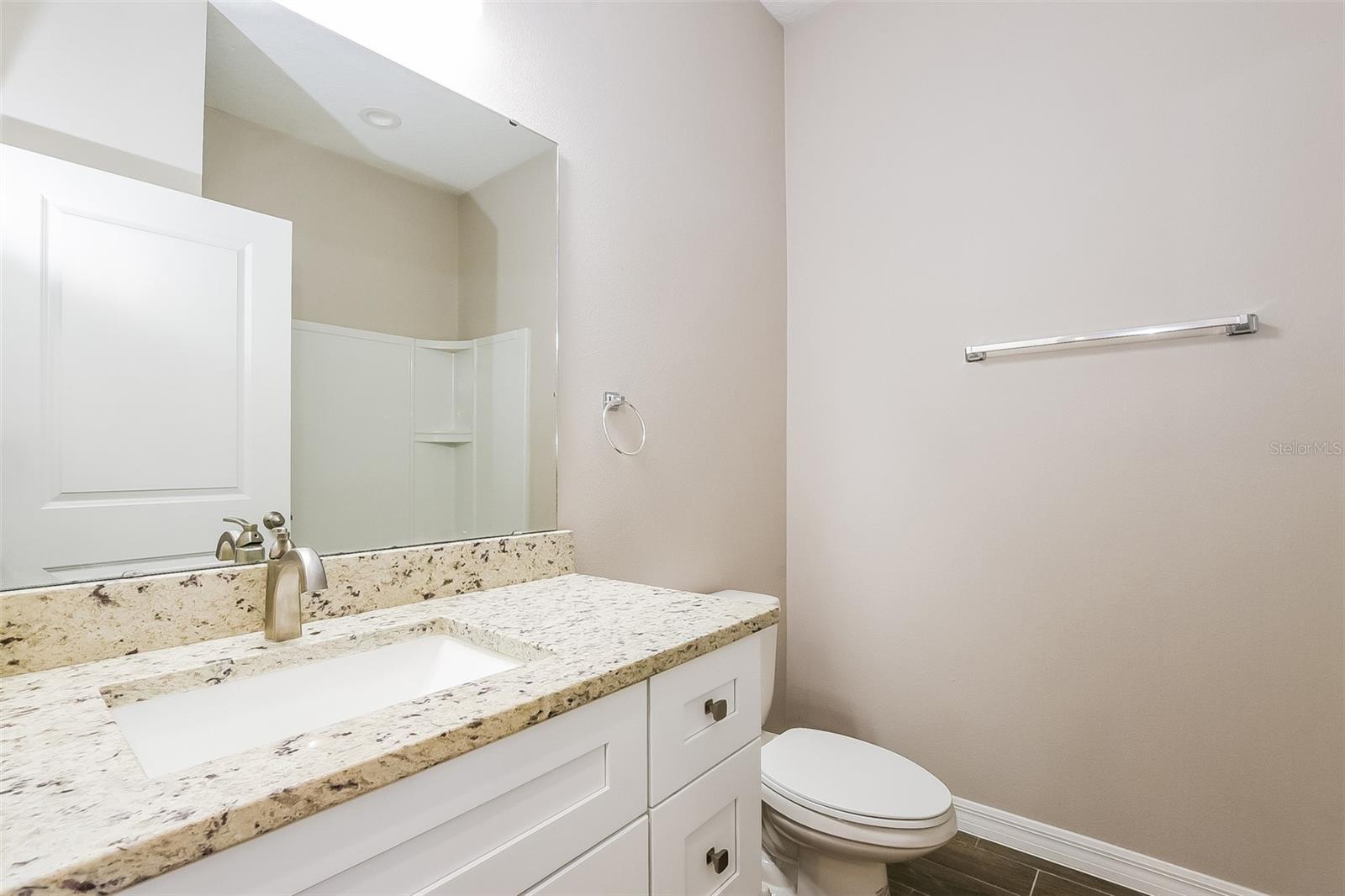 Image 15 of 21 For 1408 Lakeview Avenue