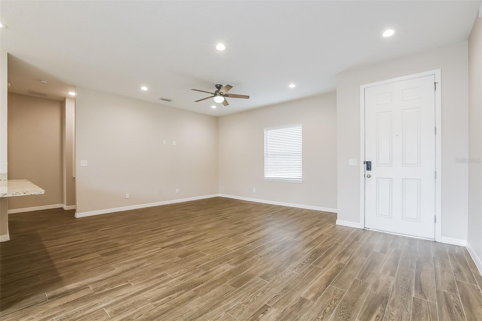 Image 4 of 21 For 1408 Lakeview Avenue