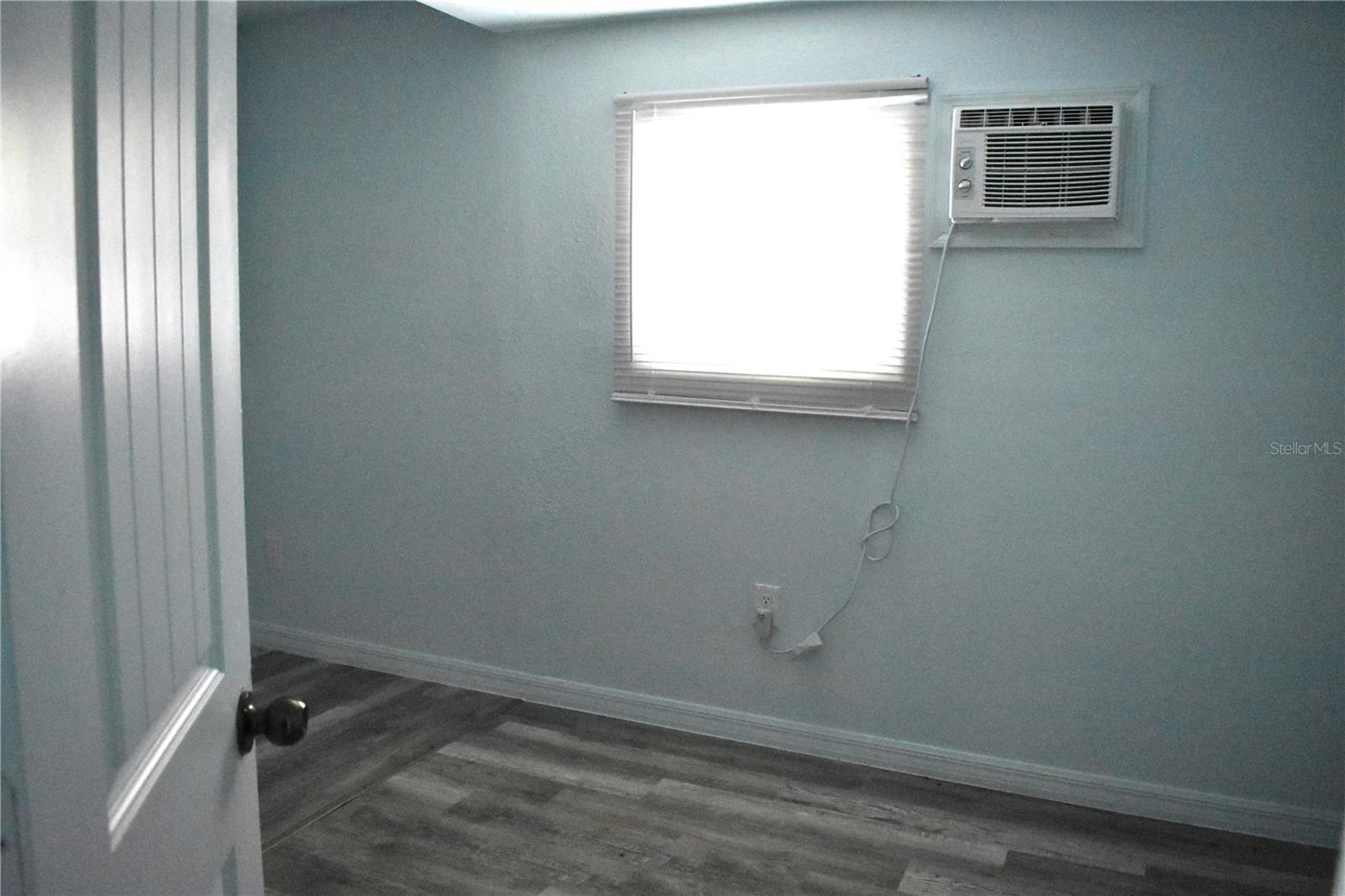 Image 13 of 21 For 1954 Boat Club Road