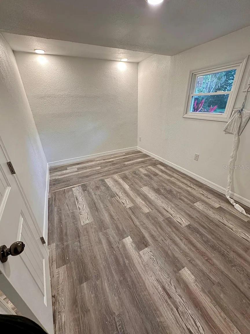 Image 17 of 21 For 1954 Boat Club Road