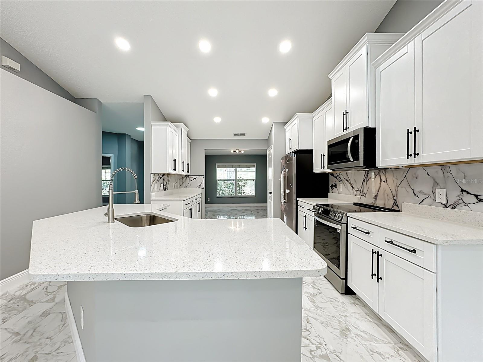 Image 16 of 62 For 697 Winding Lake Drive