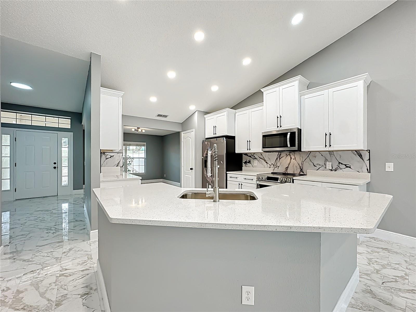 Image 17 of 62 For 697 Winding Lake Drive