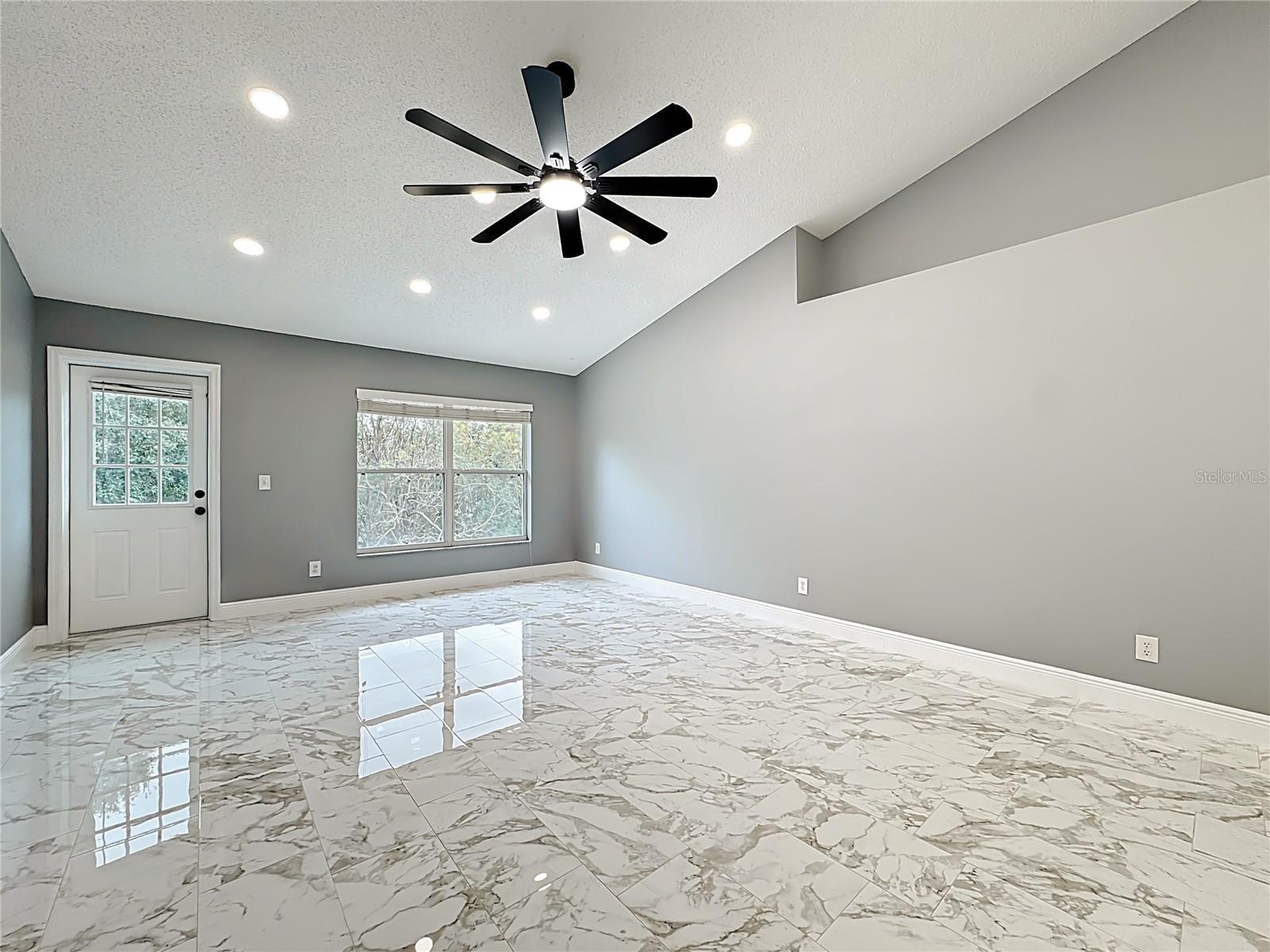 Image 18 of 62 For 697 Winding Lake Drive