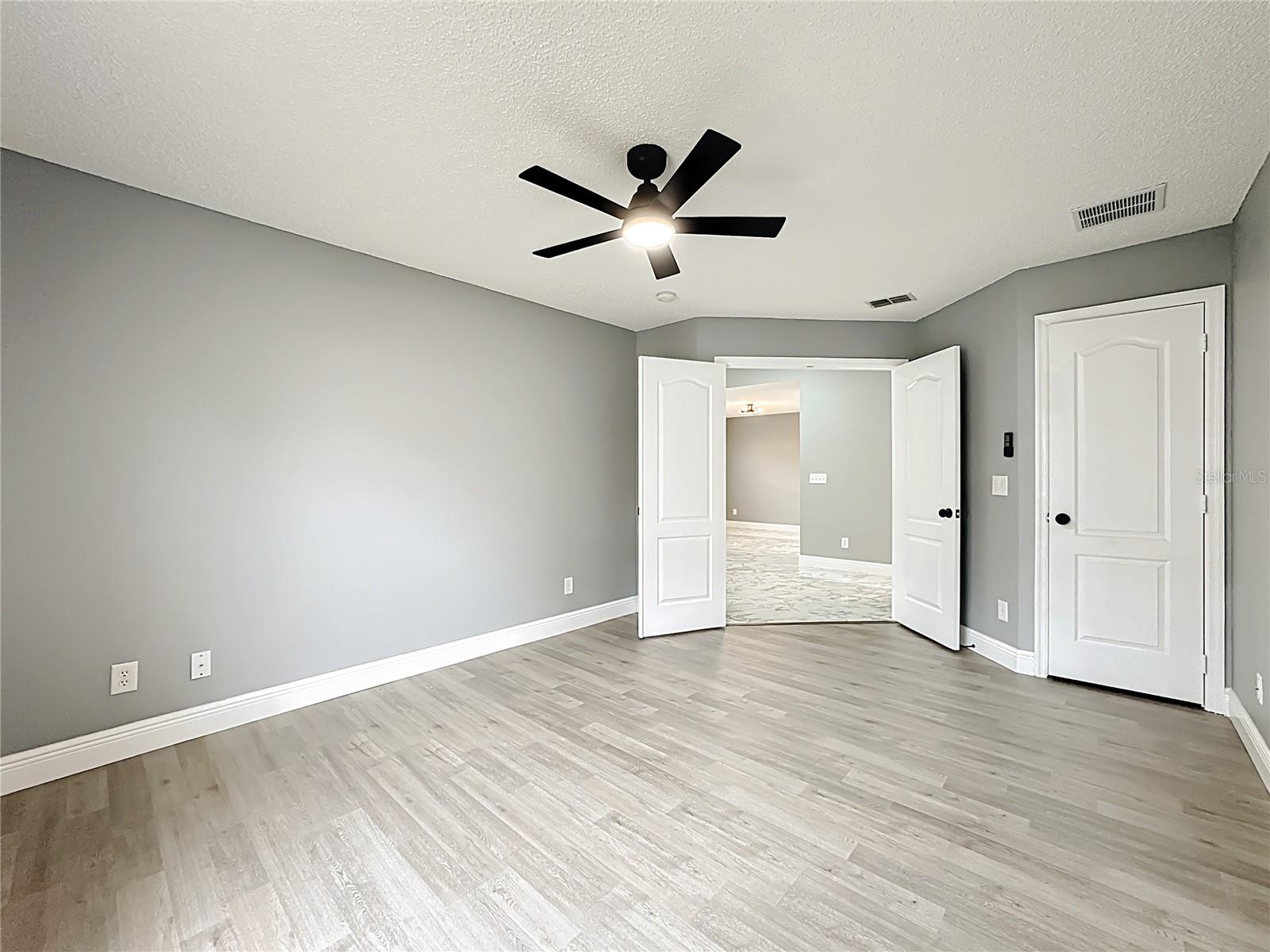 Image 28 of 62 For 697 Winding Lake Drive