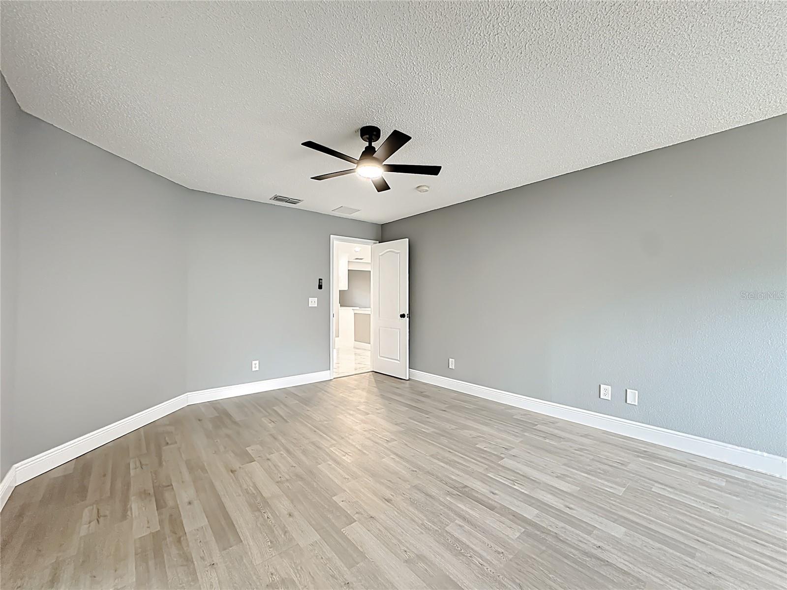 Image 35 of 62 For 697 Winding Lake Drive