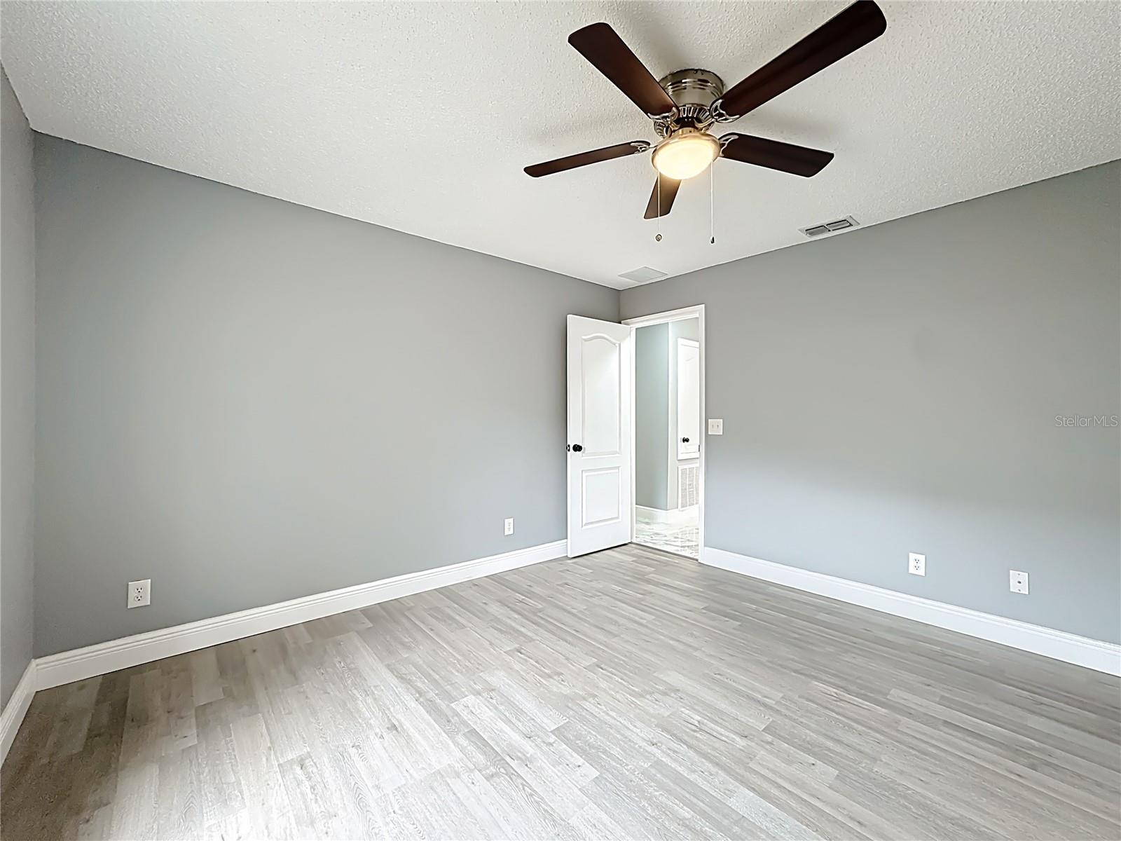 Image 40 of 62 For 697 Winding Lake Drive