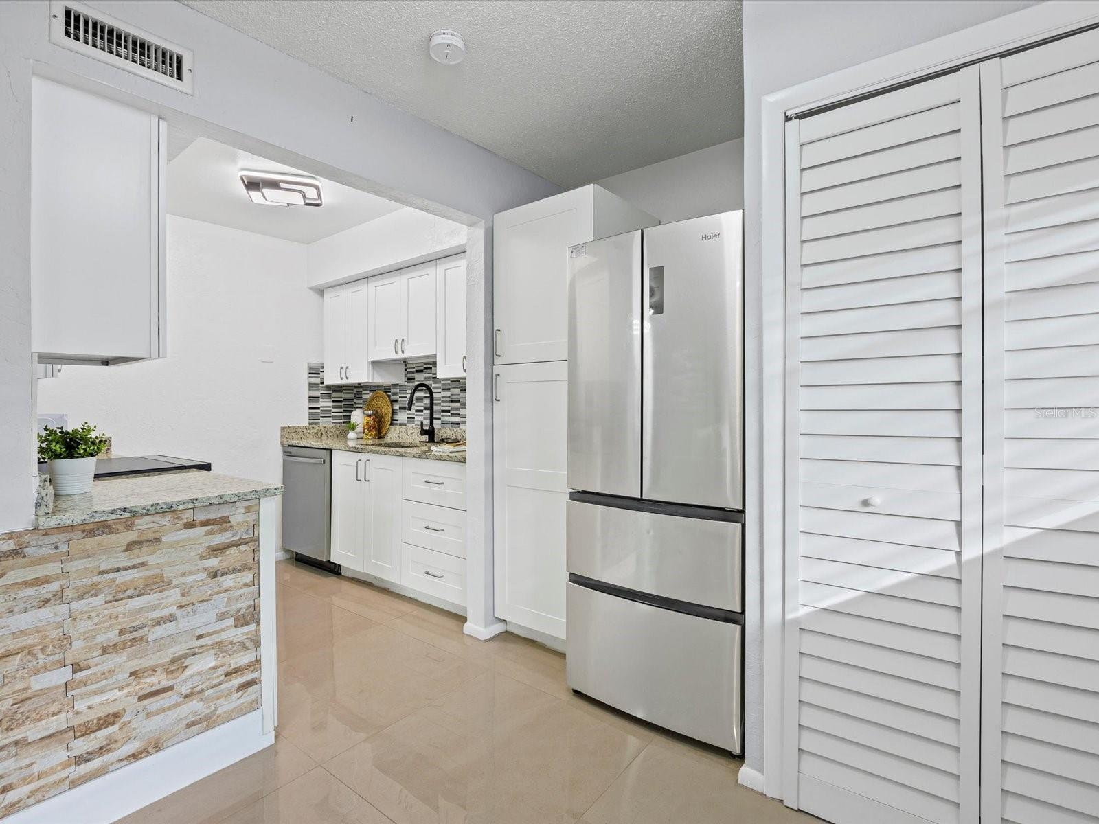 Image 13 of 24 For 851 Miles Avenue 13