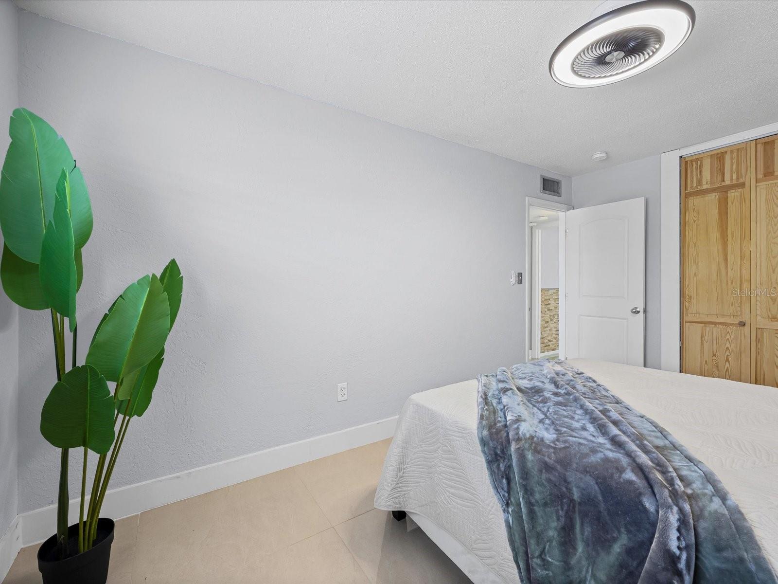 Image 19 of 24 For 851 Miles Avenue 13