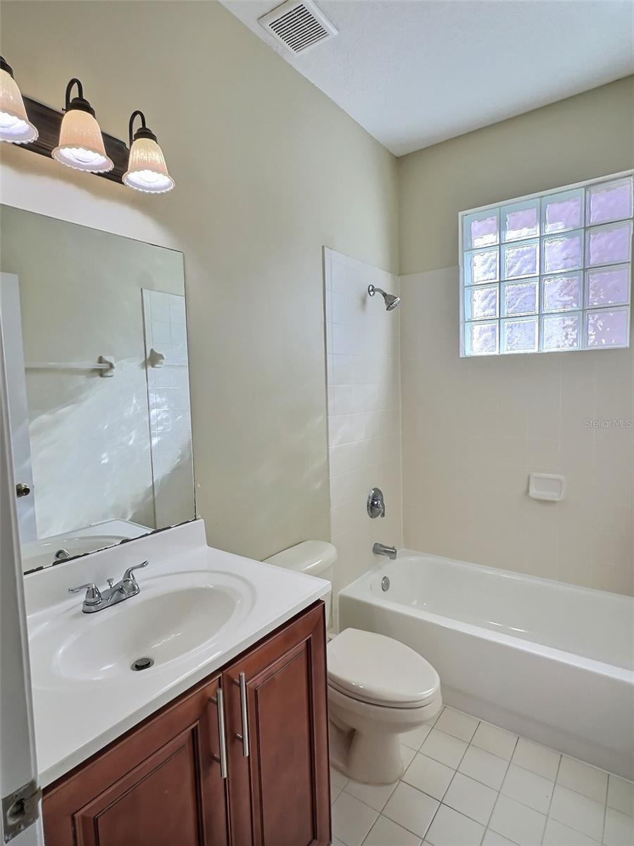 Image 11 of 27 For 10566 Galleria Street