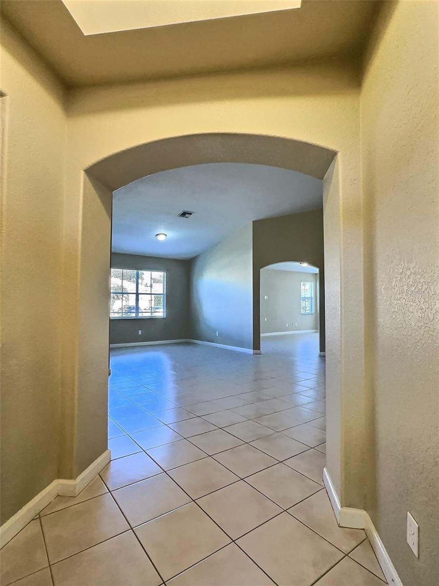 Image 4 of 27 For 10566 Galleria Street