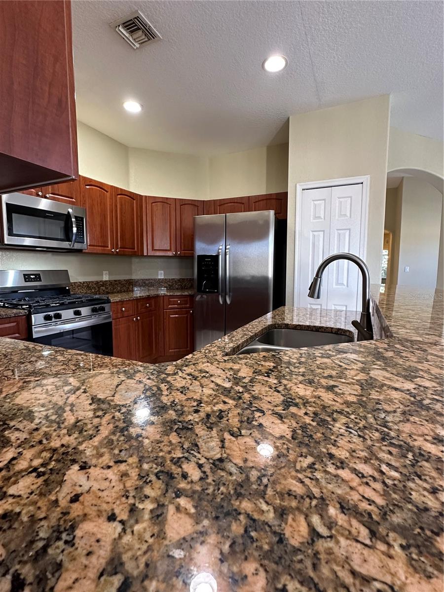 Image 7 of 27 For 10566 Galleria Street