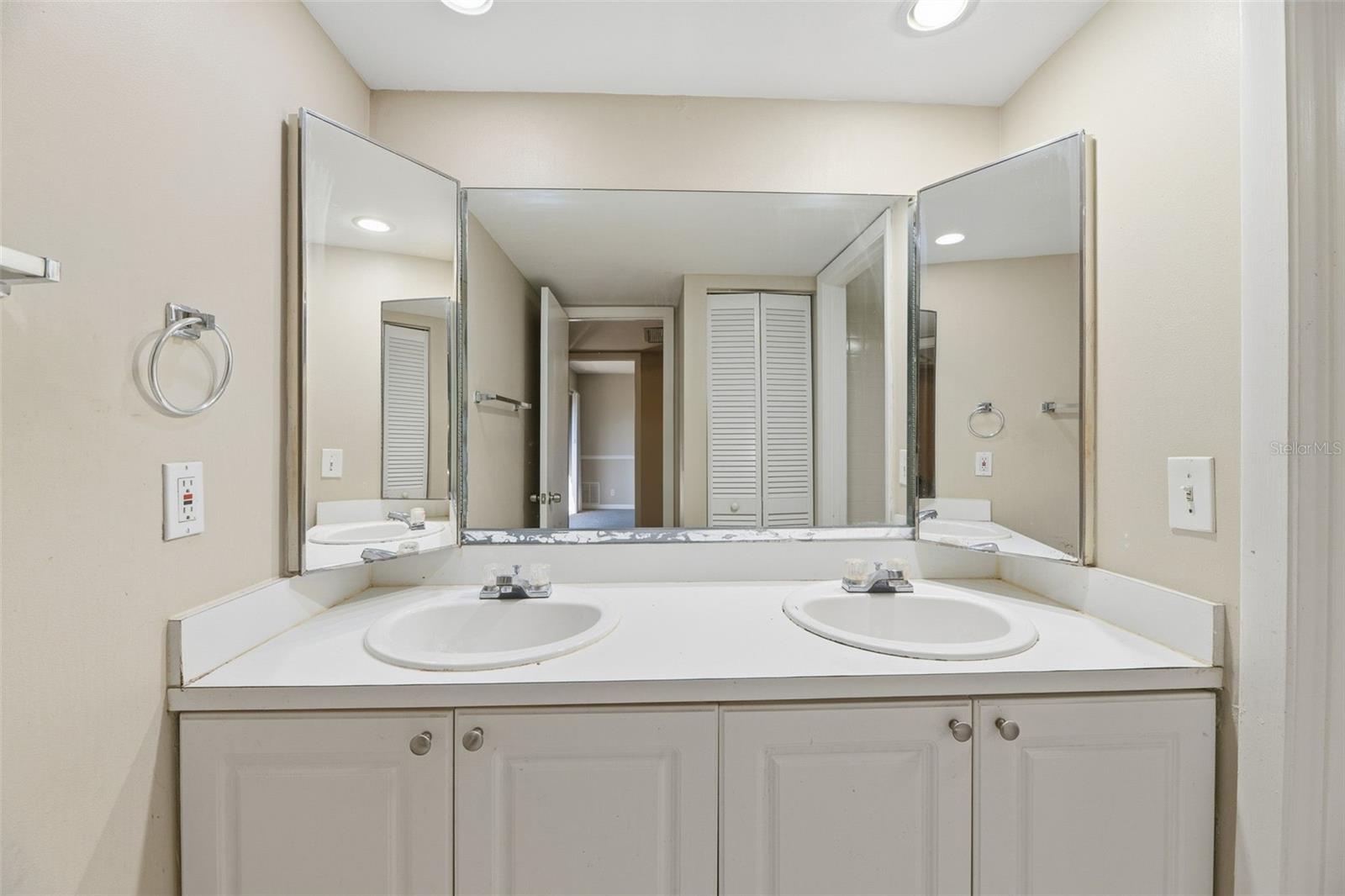 Image 22 of 33 For 238 Woodland Road