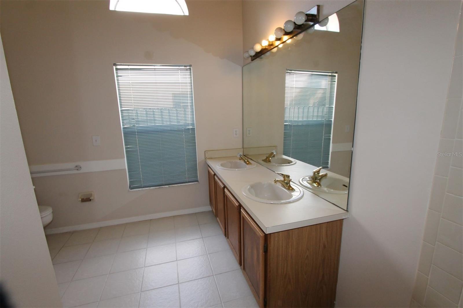 Image 17 of 20 For 476 Wexdon Court