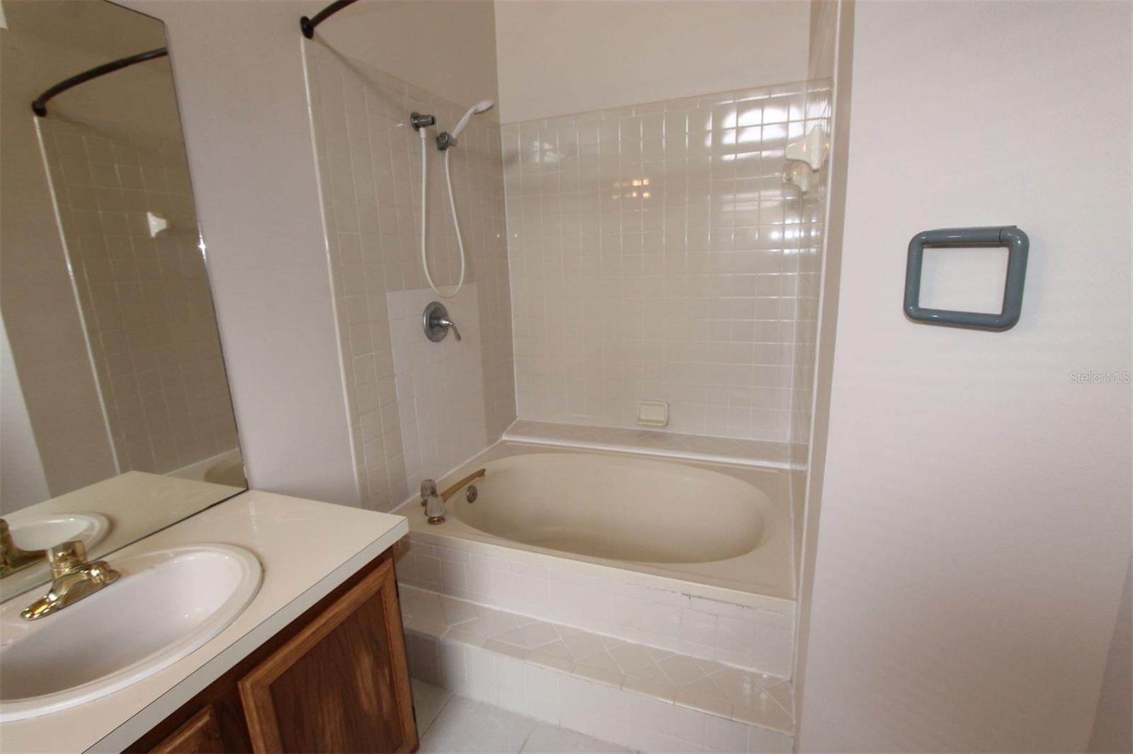 Image 18 of 20 For 476 Wexdon Court