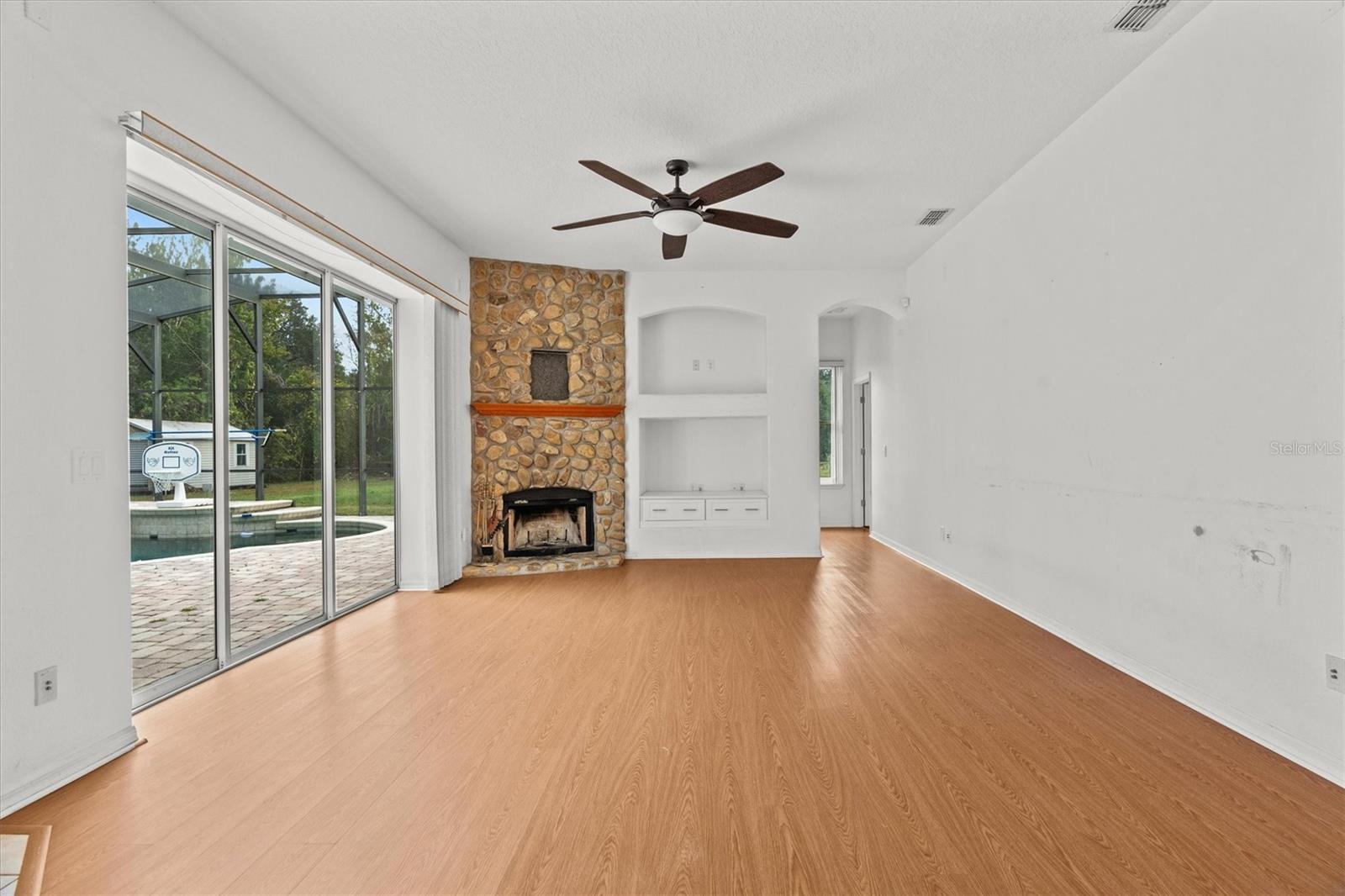 Image 15 of 51 For 20744 Sheldon Street