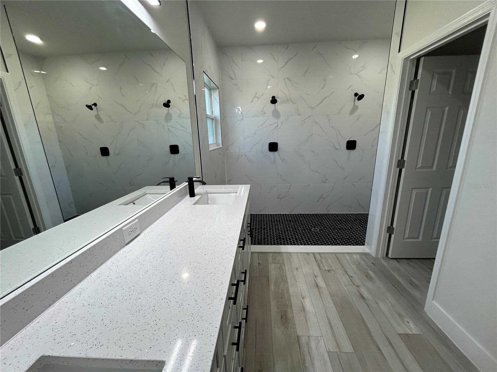 Image 11 of 13 For 2097 Hampshire Boulevard