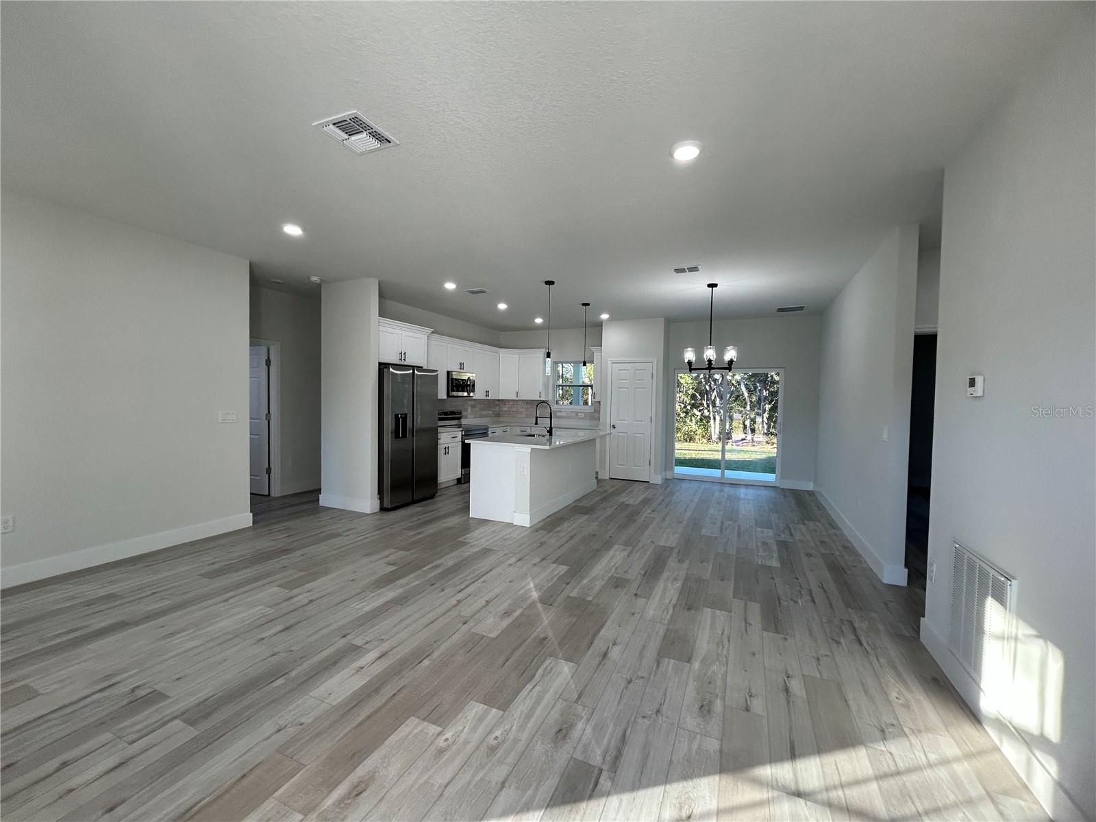 Image 5 of 13 For 2097 Hampshire Boulevard