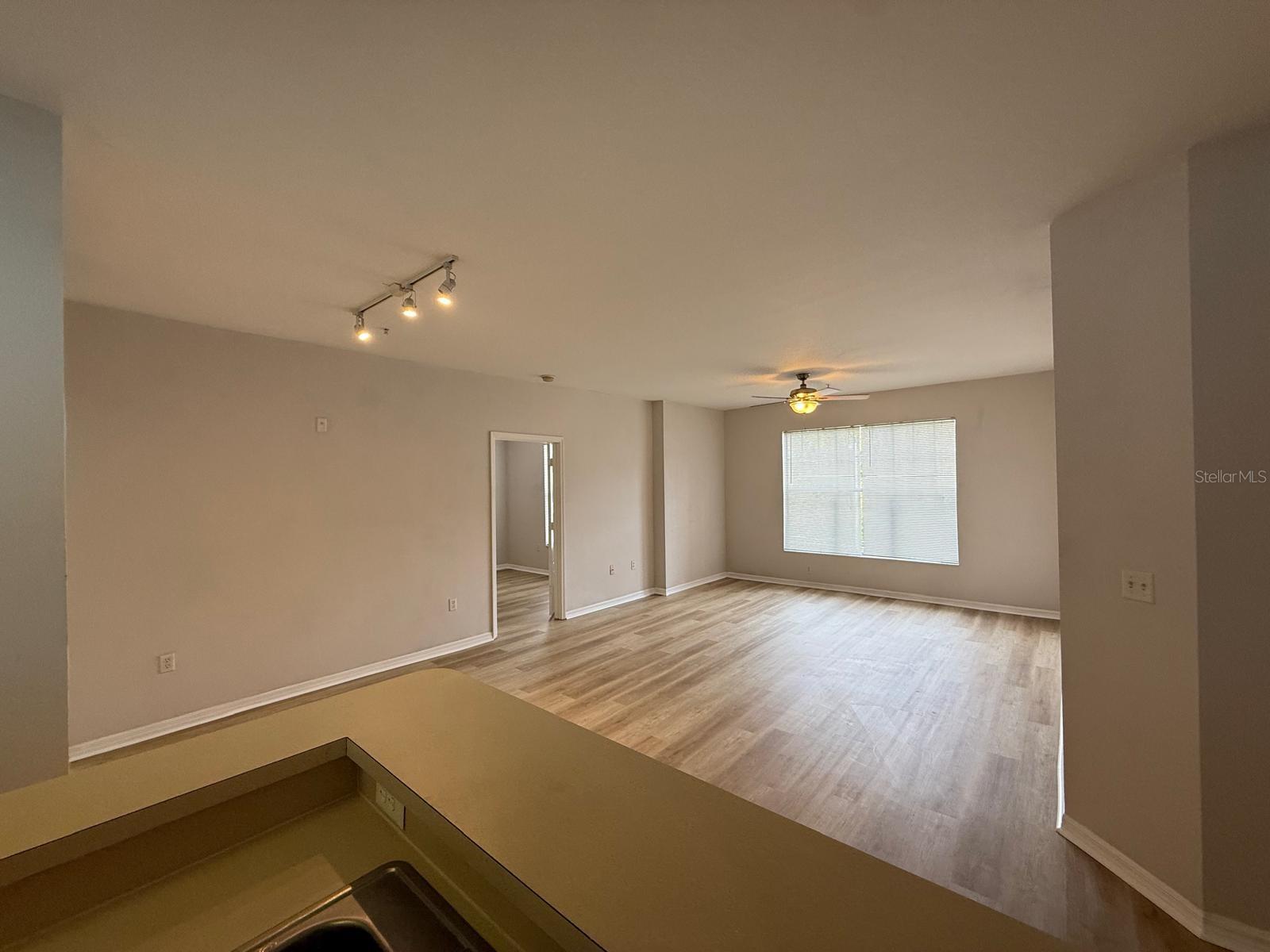 Image 10 of 43 For 5506 Metrowest Boulevard 211