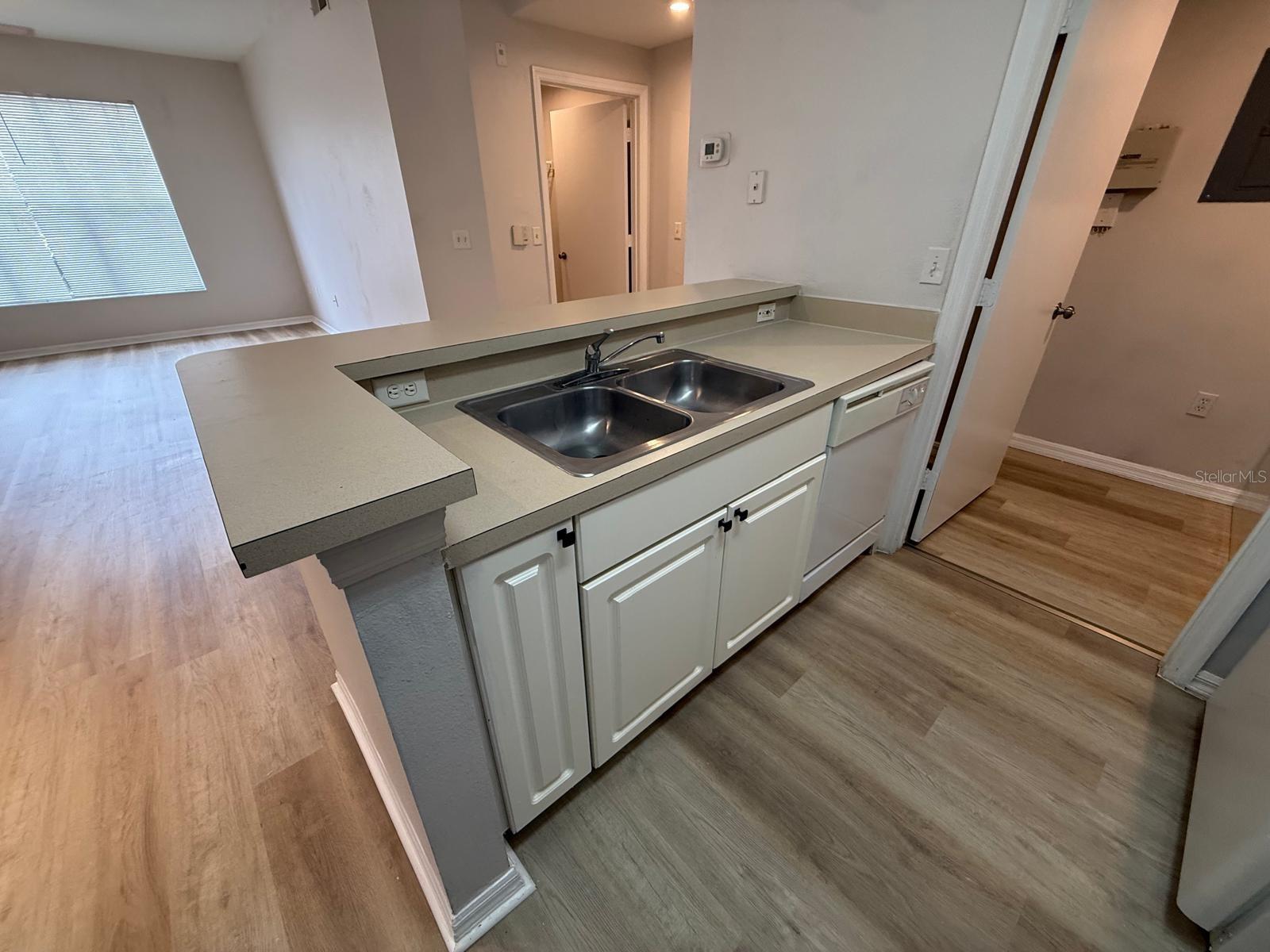 Image 14 of 43 For 5506 Metrowest Boulevard 211