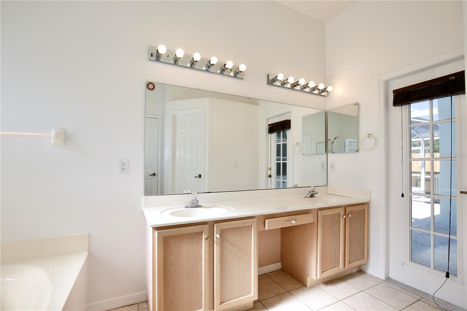 Image 16 of 30 For 654 King Harold Court