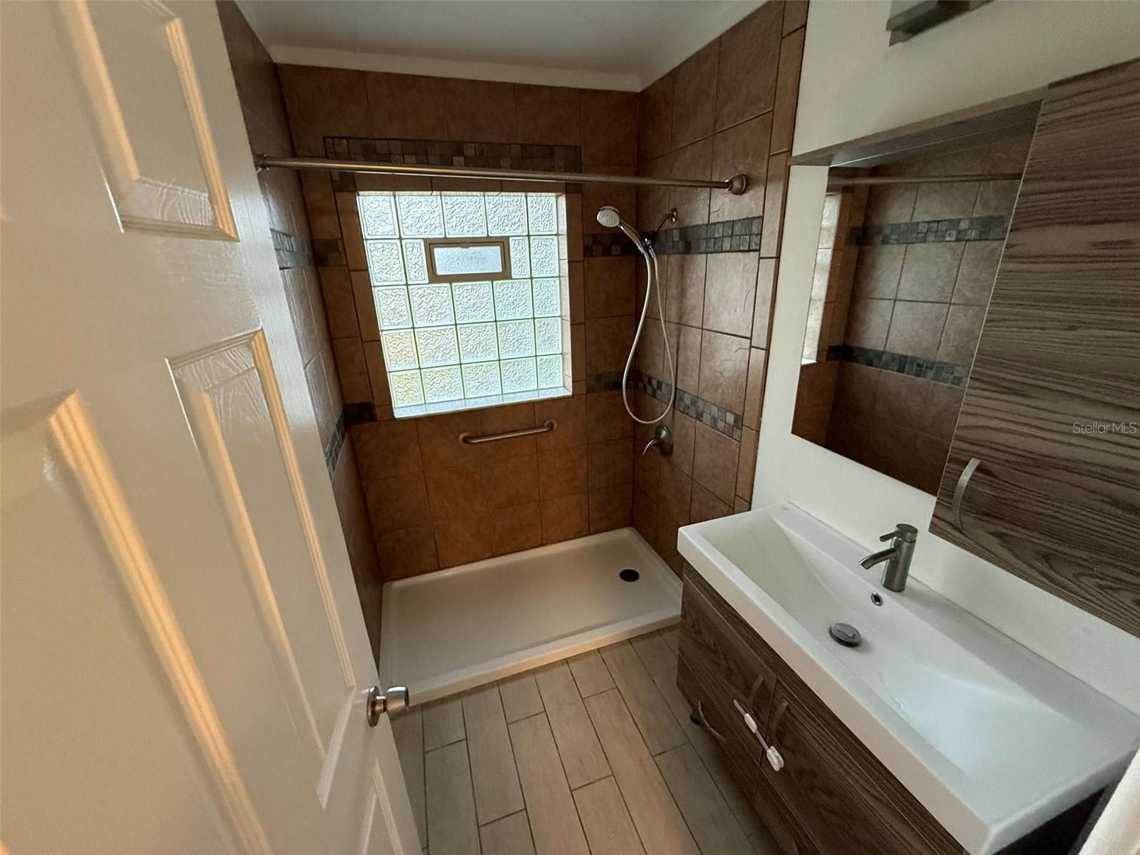 Image 14 of 21 For 216 Rippling Lane