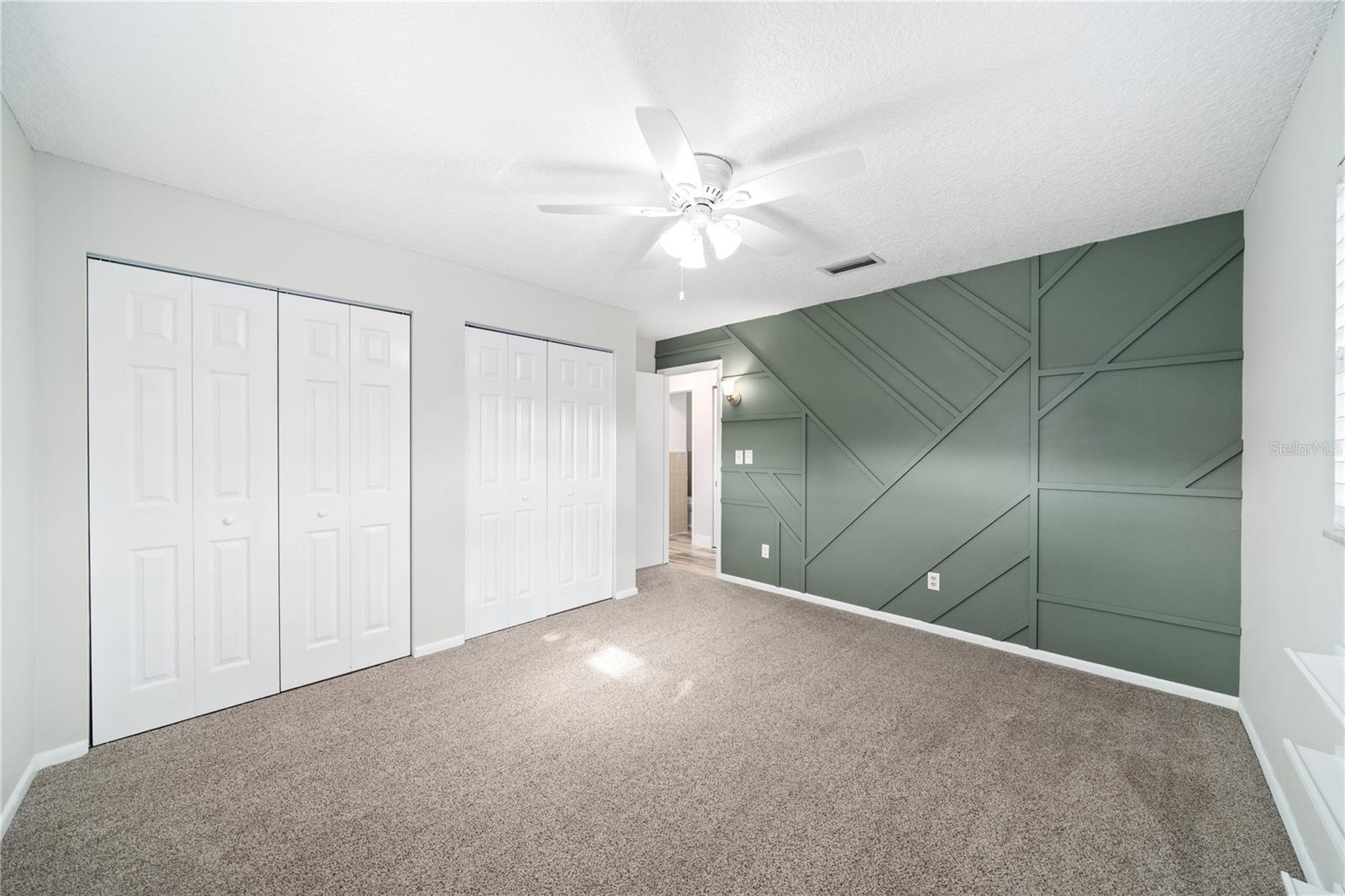 Image 13 of 35 For 824 Garrett Court