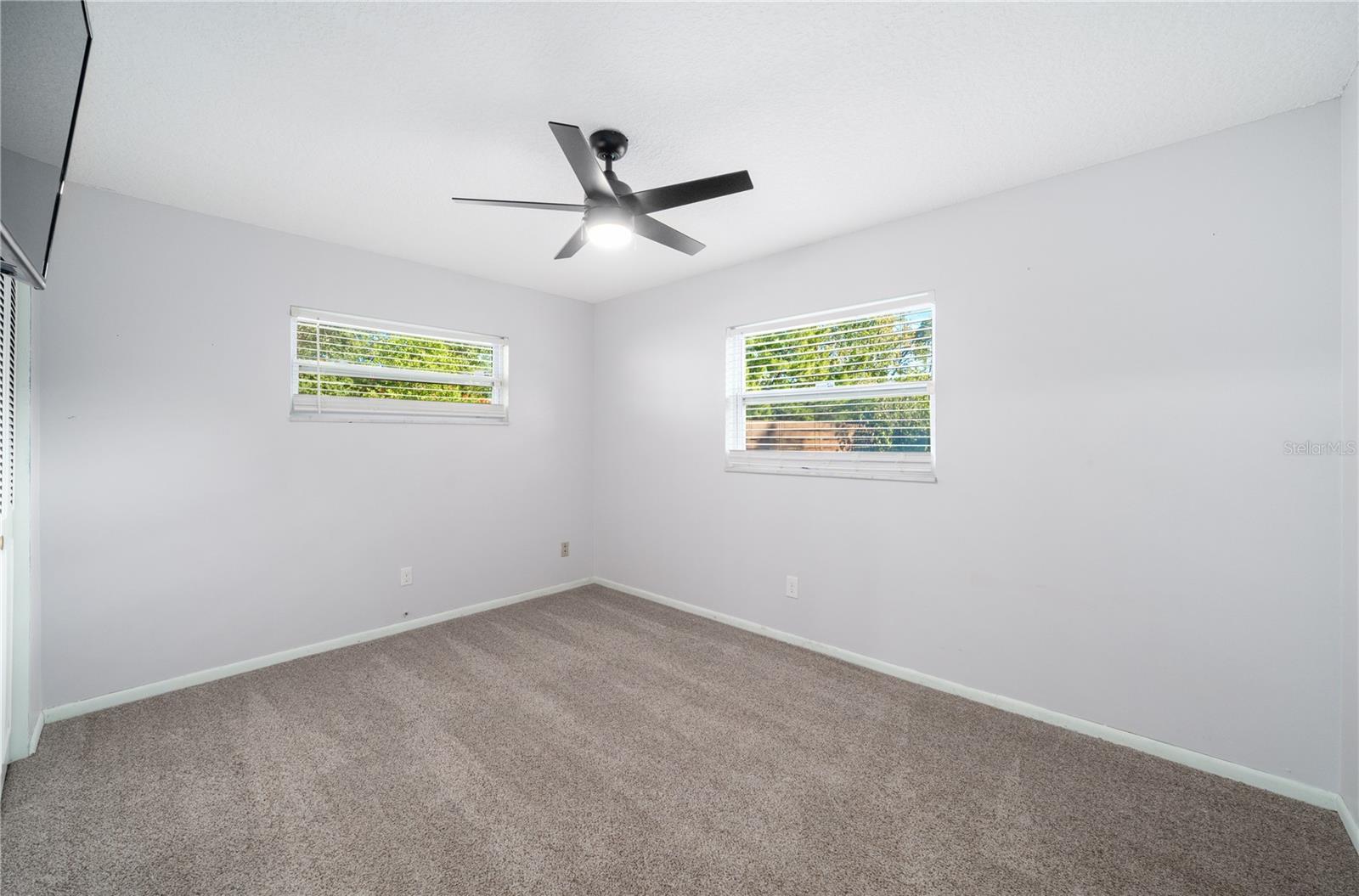 Image 17 of 35 For 824 Garrett Court