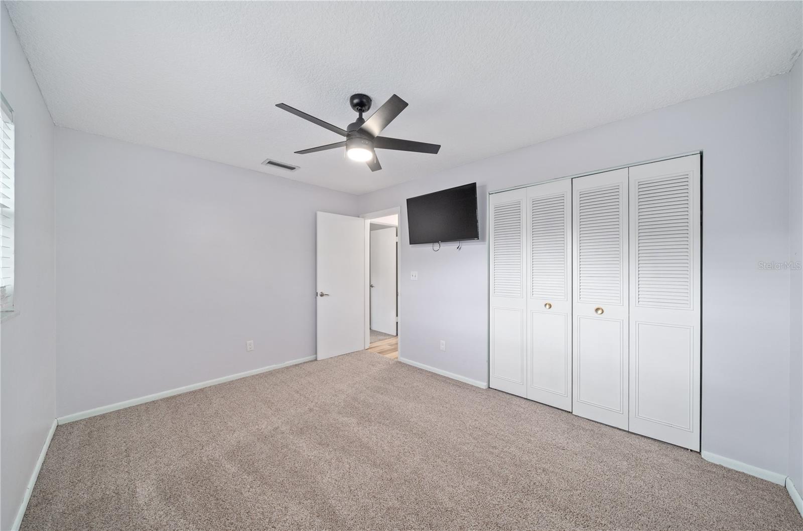 Image 18 of 35 For 824 Garrett Court