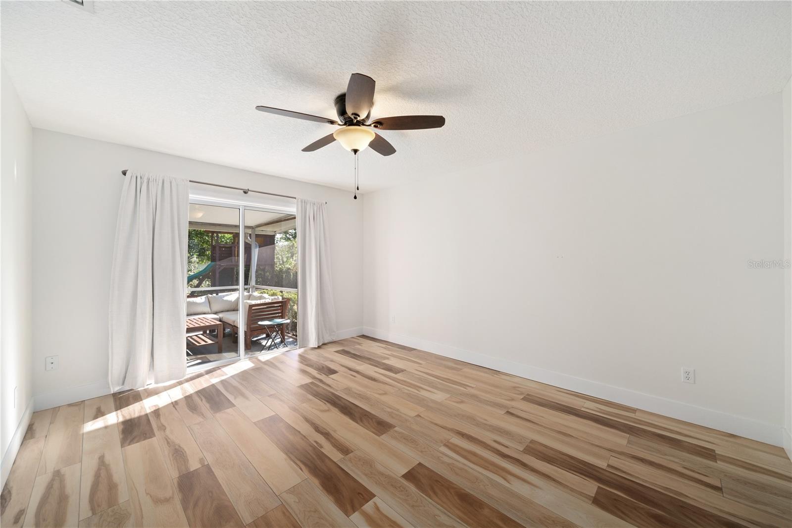 Image 19 of 35 For 824 Garrett Court