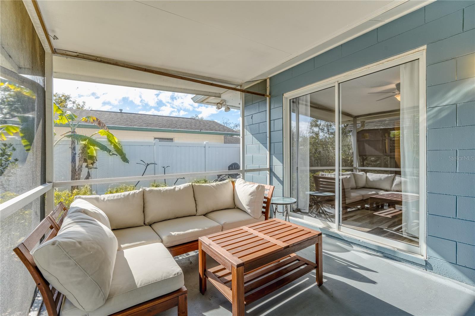 Image 24 of 35 For 824 Garrett Court