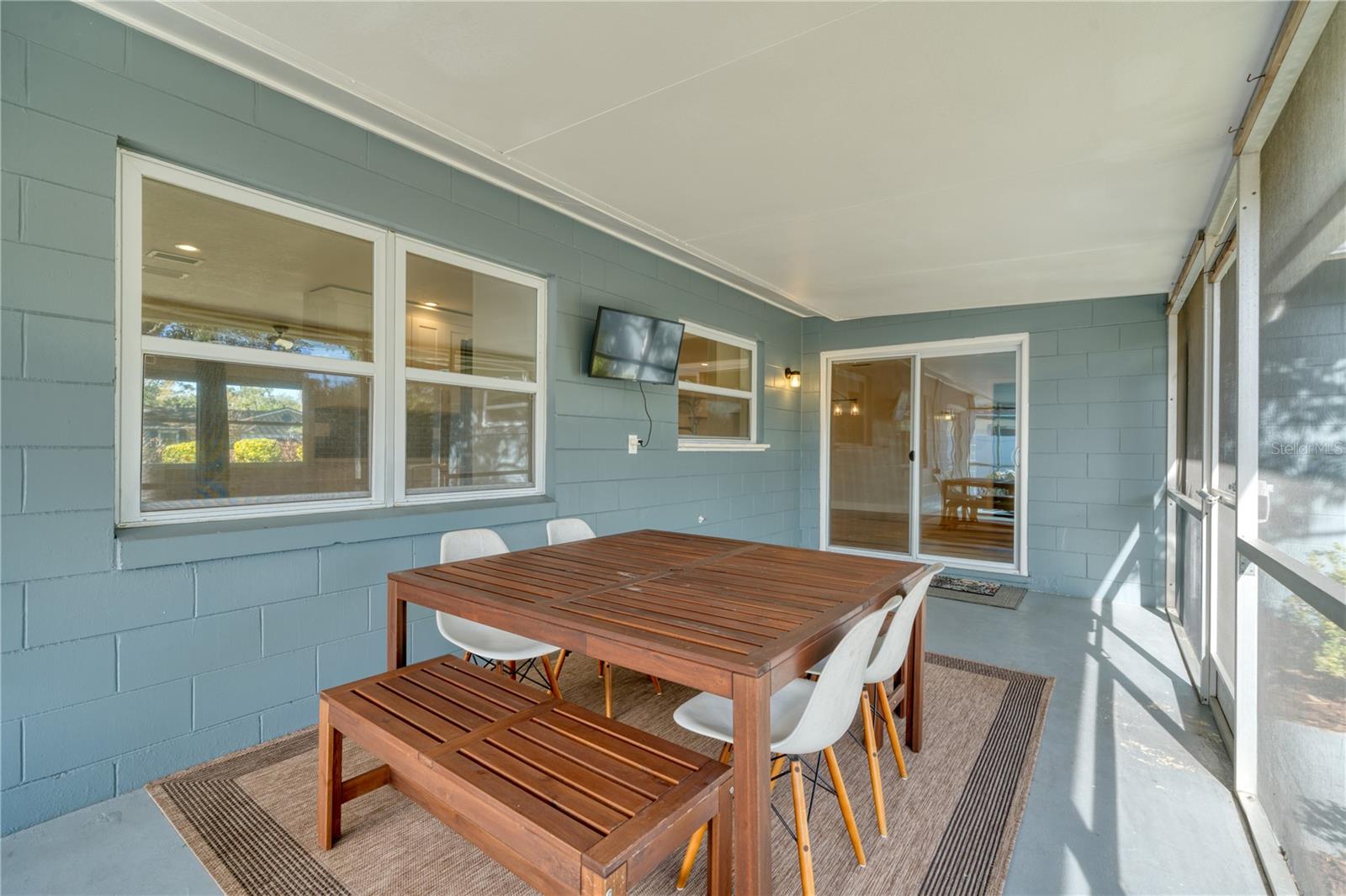 Image 25 of 35 For 824 Garrett Court