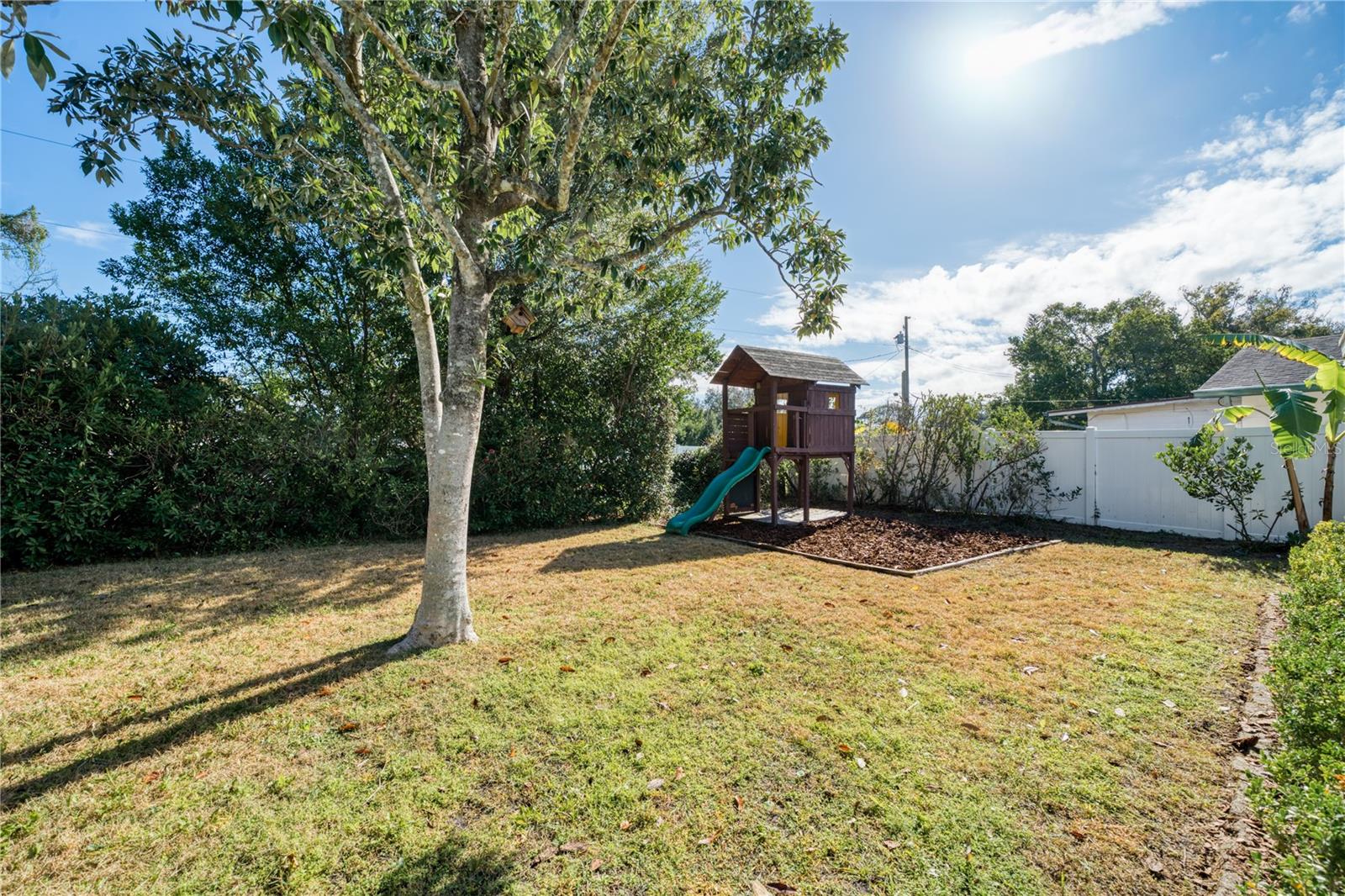 Image 26 of 35 For 824 Garrett Court