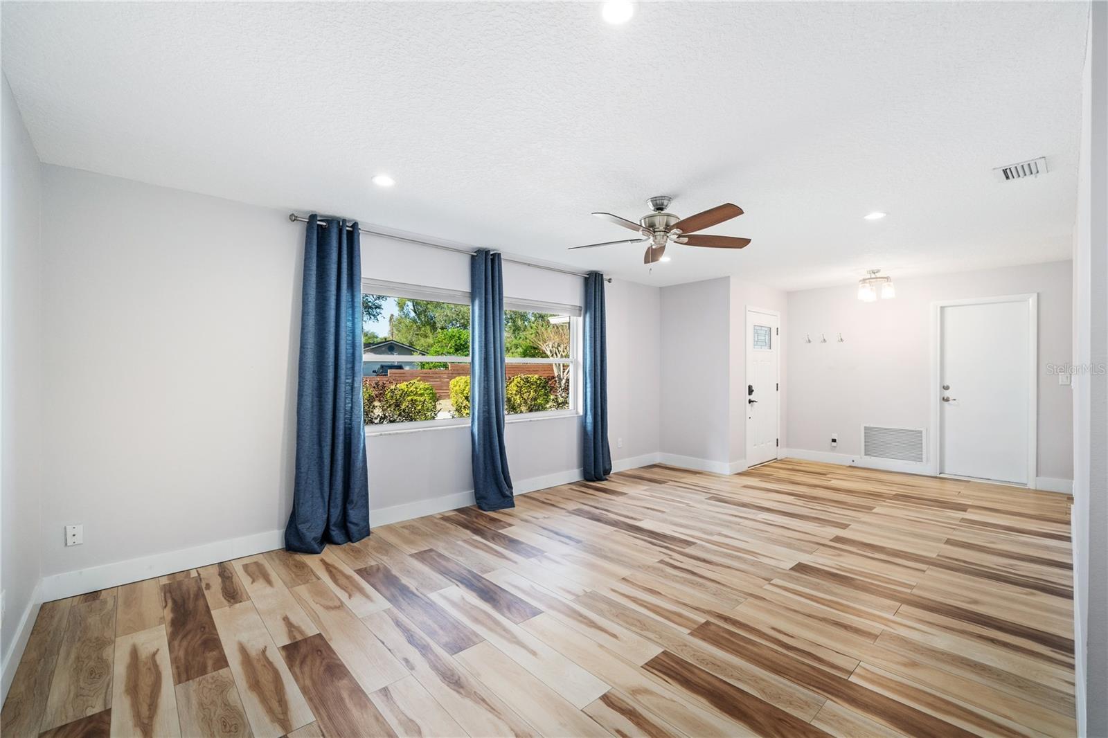 Image 4 of 35 For 824 Garrett Court