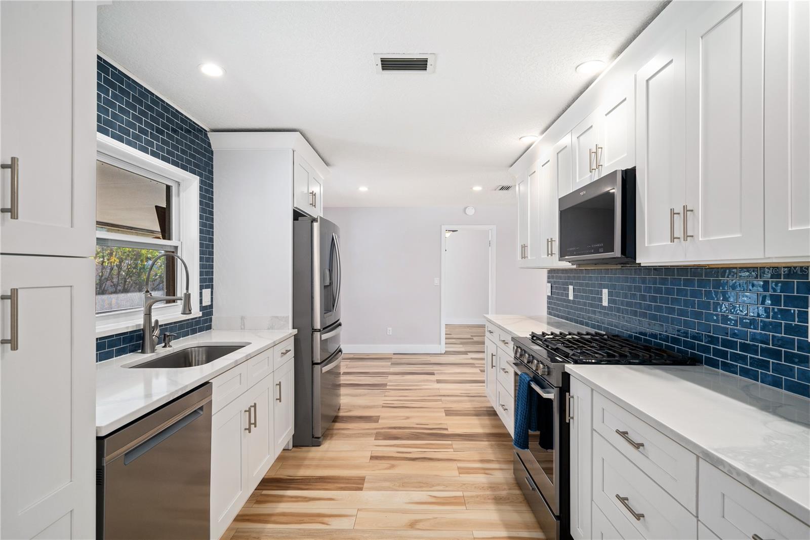 Image 7 of 35 For 824 Garrett Court